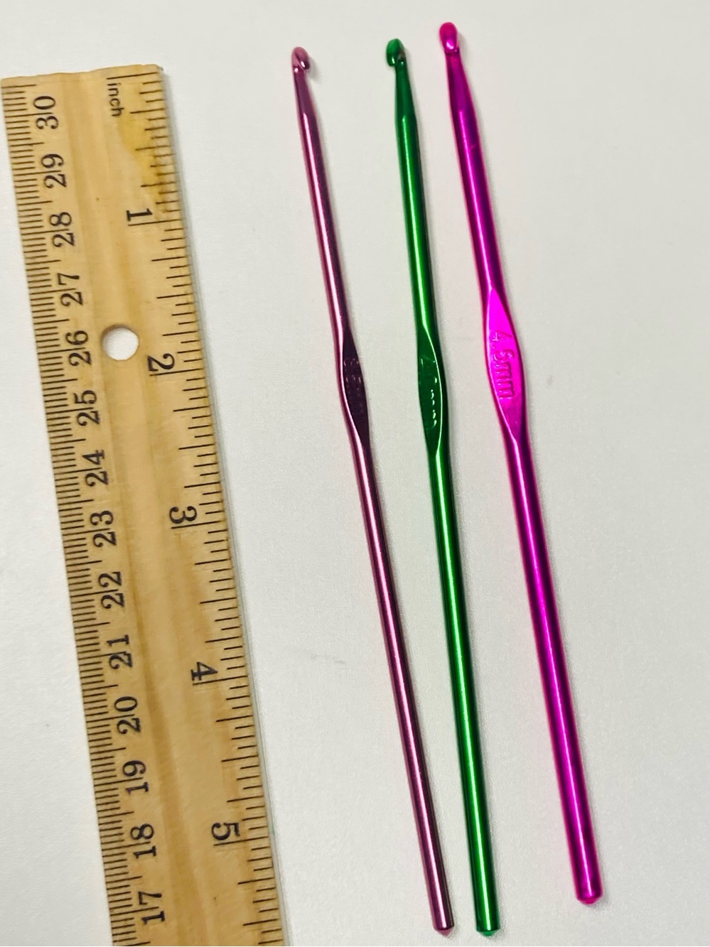 Set of 3 Metallic Crochet Hooks - Pink 3.5mm,‎ Green 4.0mm, Hot Pink 4.5mm